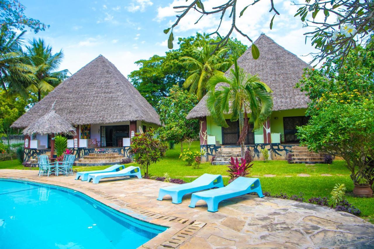 Oasis Diani Beach Villas Exterior photo