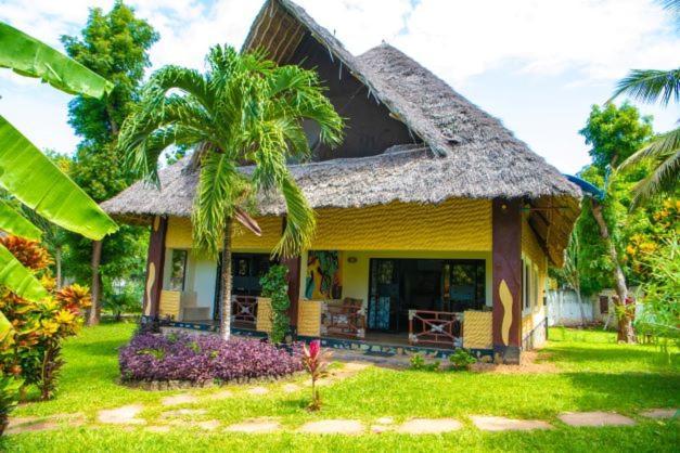 Oasis Diani Beach Villas Exterior photo