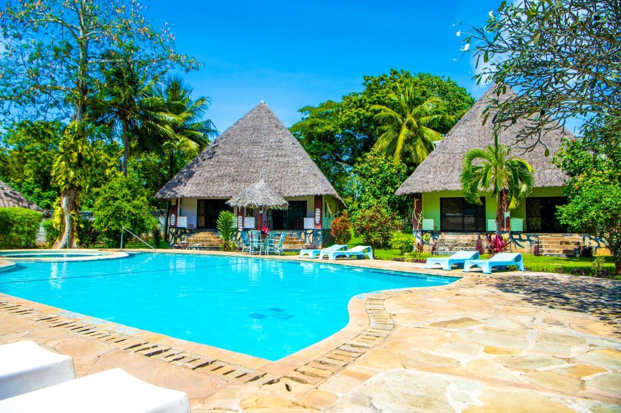 Oasis Diani Beach Villas Exterior photo